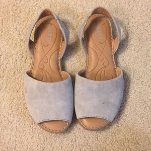 Born sandals, size 8m.  Very comfortable.